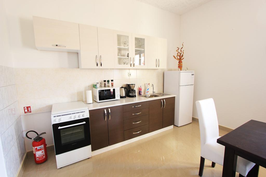 Priska Apartment Kaštela Exterior foto